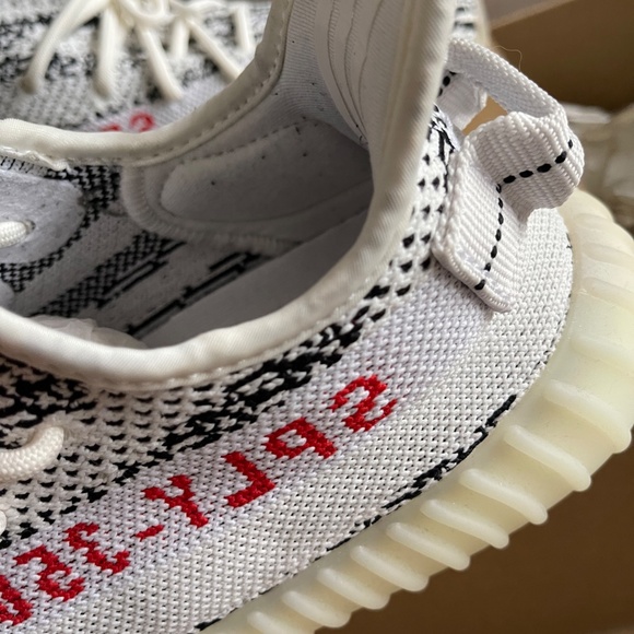 Yeezy Adidas Boost 350 V2 US 6 1/2 Zebra Sneakers - Picture 14 of 17